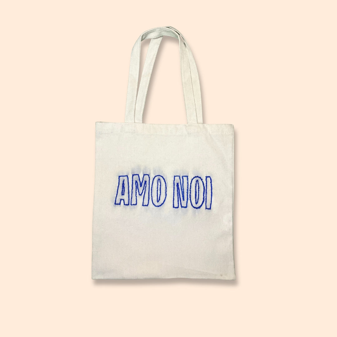 Tote Bag in Tela Ricamata a Mano – AMÒ NOI & Cuore Sacro