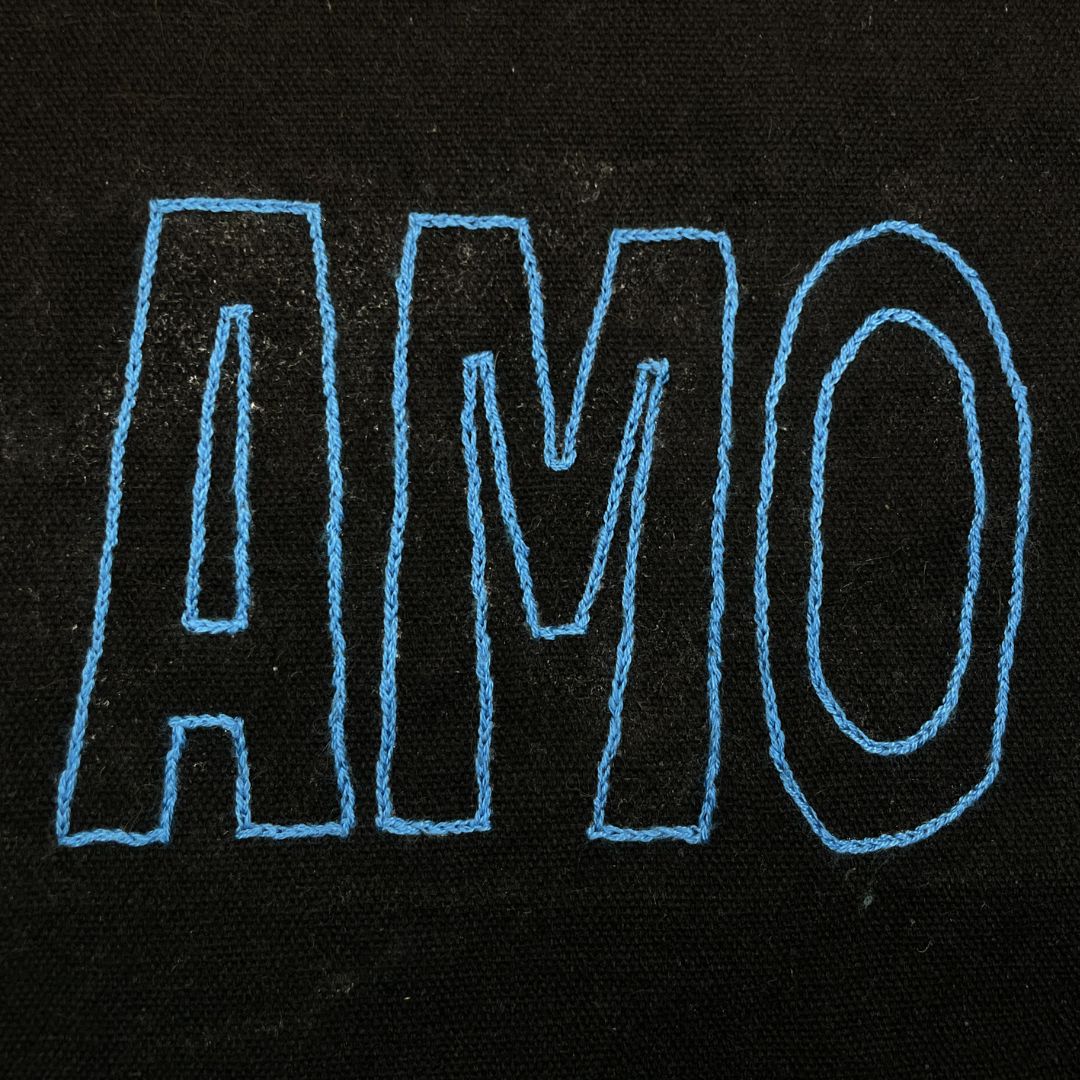 Tote Bag in Tela Ricamata a Mano – AMÒ NOI & Cuore Sacro