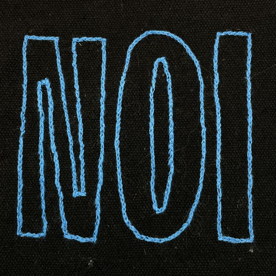 Tote Bag in Tela Ricamata a Mano – AMÒ NOI & Cuore Sacro