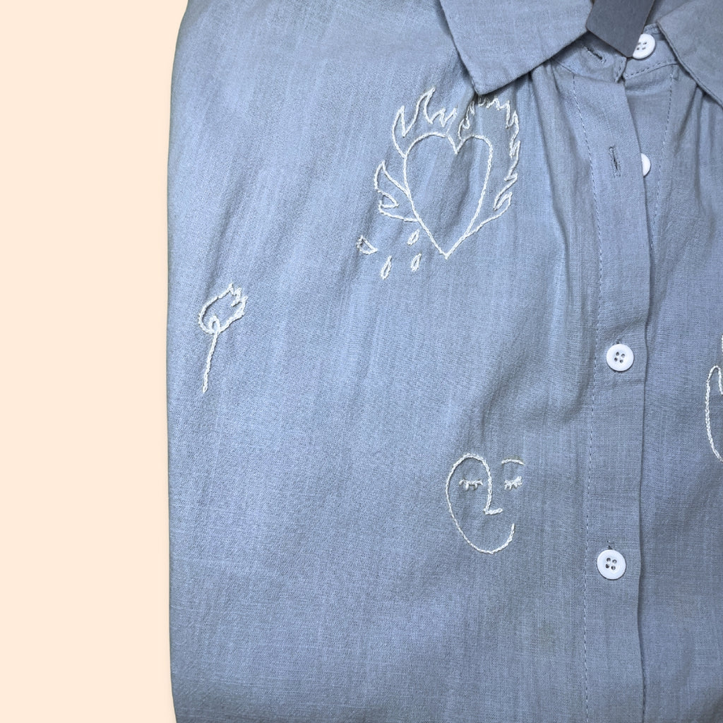 Camicia ricami multipli