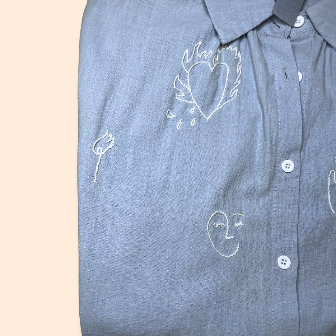 Camicia ricami multipli